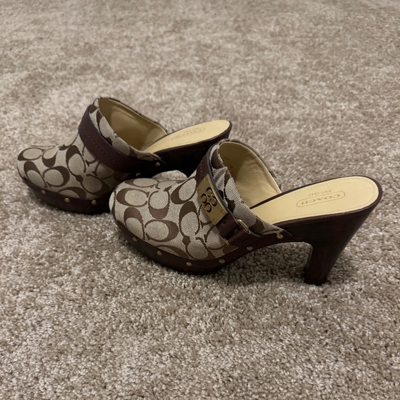 Coach Signature Tan & Brown Ivy Clog Heels. Size 9 - Picture 4 of 7
